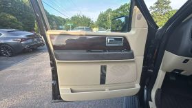 2015 Lincoln Navigator - Image 35