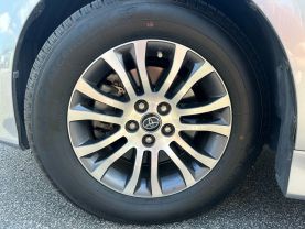 Used 2018 TOYOTA SIENNA VAN V6, 3.5 LITER XLE MINIVAN 4D - LA Auto Star located in Virginia Beach, VA