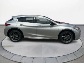 2017 INFINITI QX30