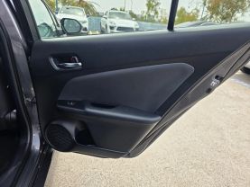 2016 Toyota Prius - Image 13