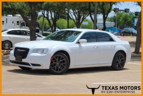2019 CHRYSLER 300 SEDAN V6, 3.6 LITER 300 TOURING SEDAN 4D