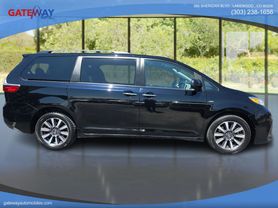 2018 TOYOTA SIENNA VAN V6, 3.5 LITER XLE MINIVAN 4D