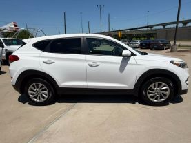 2017 HYUNDAI TUCSON SUV 4-CYL, 2.0 LITER SE SPORT UTILITY 4D