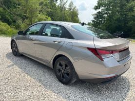 2023 HYUNDAI ELANTRA SEDAN 4-CYL, SULEV, 2.0 LITER SEL SEDAN 4D at T&T Repairables - used car dealership in Spencer, Indiana.