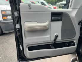 2005 FORD F150 REGULAR CAB PICKUP V6, 4.2 LITER STX PICKUP 2D 6 1/2 FT