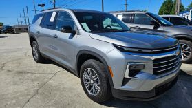 2025 Chevrolet Traverse - Image 3