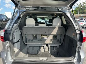 Used 2018 TOYOTA SIENNA VAN V6, 3.5 LITER XLE MINIVAN 4D - LA Auto Star located in Virginia Beach, VA