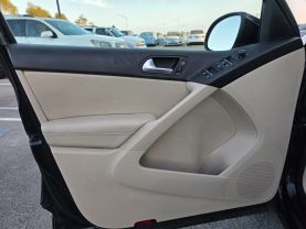 2017 Volkswagen Tiguan - Image 17