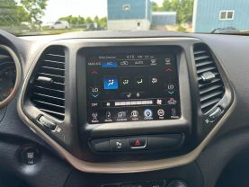 2018 JEEP CHEROKEE SUV V6, 3.2 LITER LIMITED SPORT UTILITY 4D at T&T Repairables - used car dealership in Spencer, Indiana.