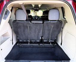 2015 CHRYSLER TOWN & COUNTRY VAN DEEP CHERRY RED CRYSTAL PEARLCOAT AUTOMATIC - Capital City Auto