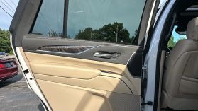 2021 Cadillac Escalade - Image 16