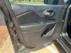 2019 JEEP CHEROKEE SUV 4-CYL, ZERO EVAP, 2.4 LITER LATITUDE SPORT UTILITY 4D