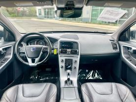 2017 VOLVO XC60 SUV 4-CYL, DRV-E, TURBO, 2.0L T6 DYNAMIC SPORT UTILITY 4D