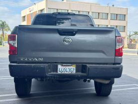 2017 NISSAN TITAN CREW CAB PICKUP V8, 5.6 LITER S PICKUP 4D 5 1/2 FT
