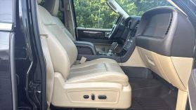 2015 Lincoln Navigator - Image 16