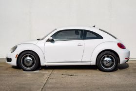 2012 Volkswagen Beetle - Image 12