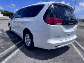 2023 CHRYSLER VOYAGER