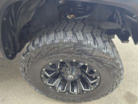 2017 Toyota Tacoma Double Cabtrd Off-road Pickup 4d 5 Ft - Image 30