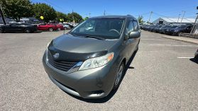 2012 TOYOTA SIENNA