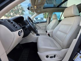 2017 Volkswagen Tiguan - Image 16