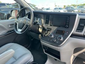 Used 2018 TOYOTA SIENNA VAN V6, 3.5 LITER XLE MINIVAN 4D - LA Auto Star located in Virginia Beach, VA