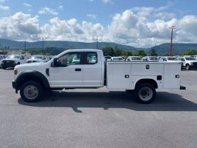 2017 FORD F450 SUPER DUTY SUPER CAB DRW 9FT KNAPHEIDE SERVICE BED TRUCK SERVICE/UTILITY TRUCKS V10, 6.8 LITER XLT 168" W.B. - Eddies Auto Sales