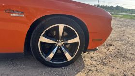 2014 DODGE CHALLENGER COUPE V8, HEMI, 5.7 LITER R/T CLASSIC COUPE 2D