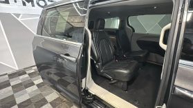 2020 CHRYSLER VOYAGER