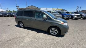 2012 TOYOTA SIENNA