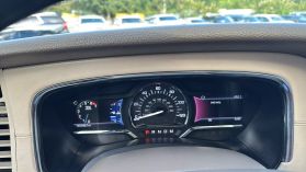 2016 Lincoln Navigator - Image 40