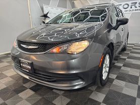 2020 CHRYSLER VOYAGER