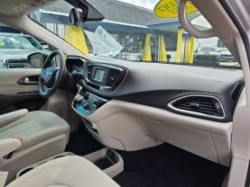 2017 CHRYSLER PACIFICA VAN V6, 3.6 LITER TOURING MINIVAN 4D