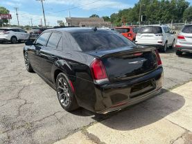 2018 CHRYSLER 300 SEDAN V8, HEMI, 5.7 LITER 300S SEDAN 4D