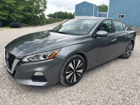 2022 NISSAN ALTIMA SEDAN 4-CYL, 2.5 LITER 2.5 SV SEDAN 4D at T&T Repairables - used car dealership in Spencer, Indiana.