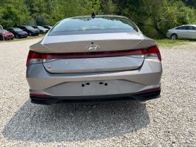 2023 HYUNDAI ELANTRA SEDAN 4-CYL, SULEV, 2.0 LITER SEL SEDAN 4D at T&T Repairables - used car dealership in Spencer, Indiana.