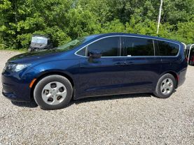 2017 CHRYSLER PACIFICA VAN V6, 3.6 LITER LX MINIVAN 4D at T&T Repairables - used car dealership in Spencer, Indiana.