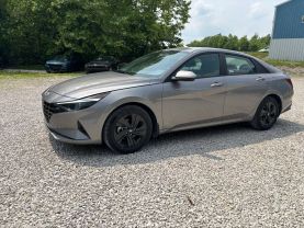 2023 HYUNDAI ELANTRA SEDAN 4-CYL, SULEV, 2.0 LITER SEL SEDAN 4D at T&T Repairables - used car dealership in Spencer, Indiana.
