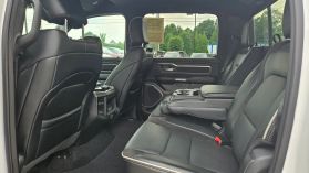 2025 Ram 1500 Crew Cab - Image 9
