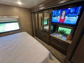 Used 2019 THOR MOTOR COACH WINDSPORT - - 29M - LA Auto Star located in Virginia Beach, VA