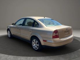 2001 VOLKSWAGEN PASSAT (NEW) SEDAN V6, 2.8 LITER GLX SEDAN 4D