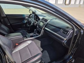 2016 Toyota Camry Hybrid - Image 15