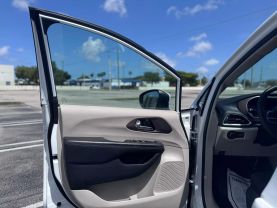 2023 CHRYSLER VOYAGER
