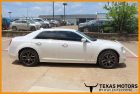 2019 CHRYSLER 300 SEDAN V6, 3.6 LITER 300 TOURING SEDAN 4D