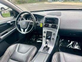 2017 VOLVO XC60 SUV 4-CYL, DRV-E, TURBO, 2.0L T6 DYNAMIC SPORT UTILITY 4D
