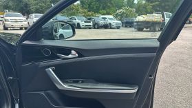 2019 Kia Stinger - Image 17