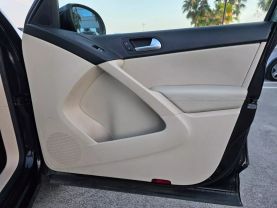 2017 Volkswagen Tiguan - Image 15