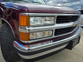 1999 Chevrolet Suburban 1500 - Image 4