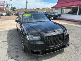 2018 CHRYSLER 300 SEDAN V8, HEMI, 5.7 LITER 300S SEDAN 4D