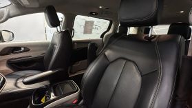 2020 CHRYSLER VOYAGER