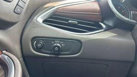 2018 Chevrolet Malibu - Image 29